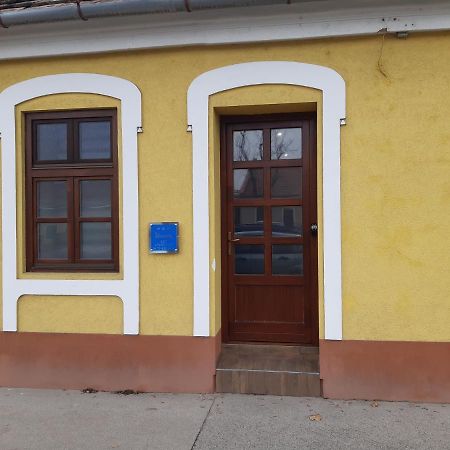 Ady Apartman Тата Экстерьер фото